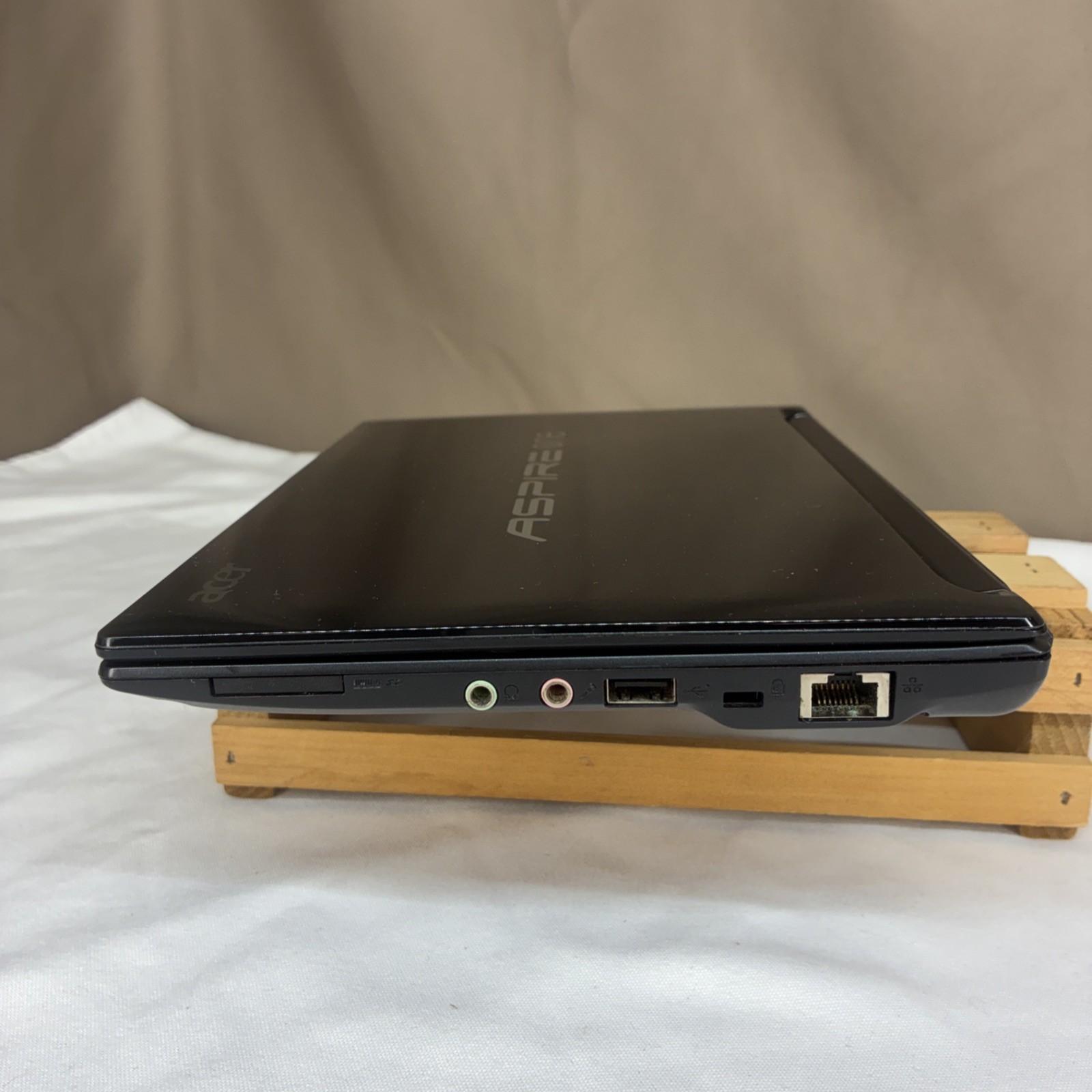 Acer Aspire One D250 Kav60 Laptop Computer Bad screen- For Parts Or Repair