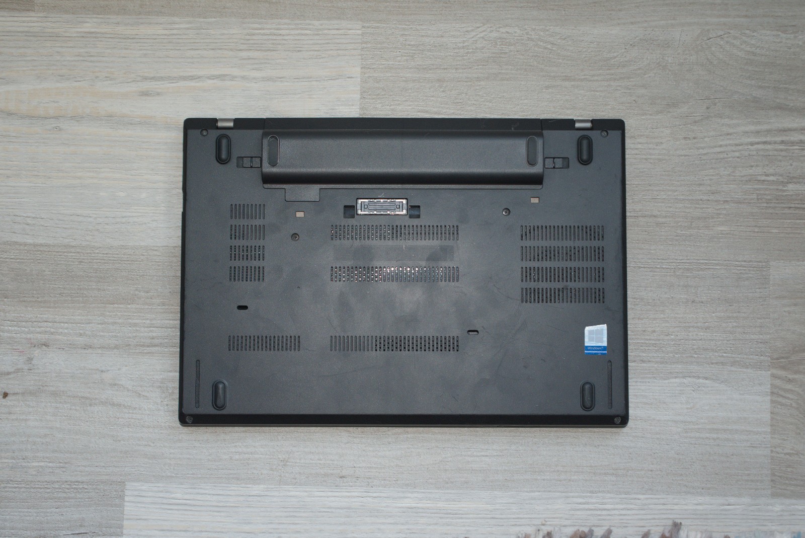 Thinkpad T470 i5 8gb 256gb SSD ZORIN OS Good Condition WITH CHARGER