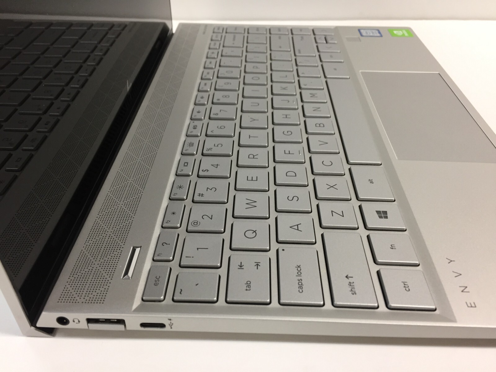 *Bad Battery* HP Envy 13-aq0045cl 13.3″ Touch Laptop/i7-8565U/16GB/1TB SSD/MX250