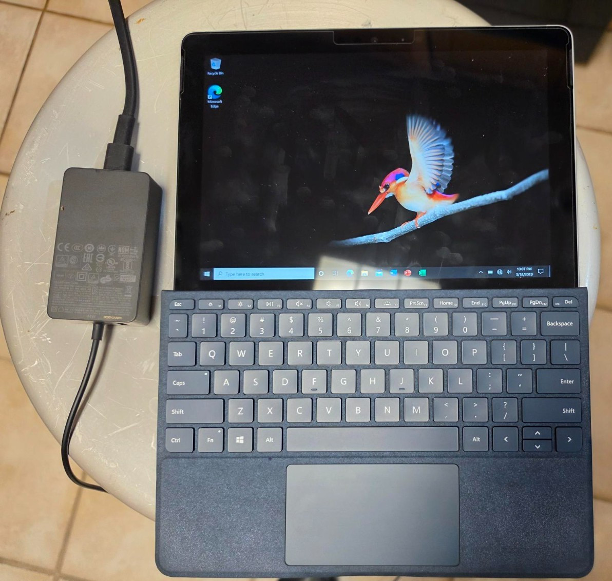 Microsoft Surface Go Tablet w Keyboard