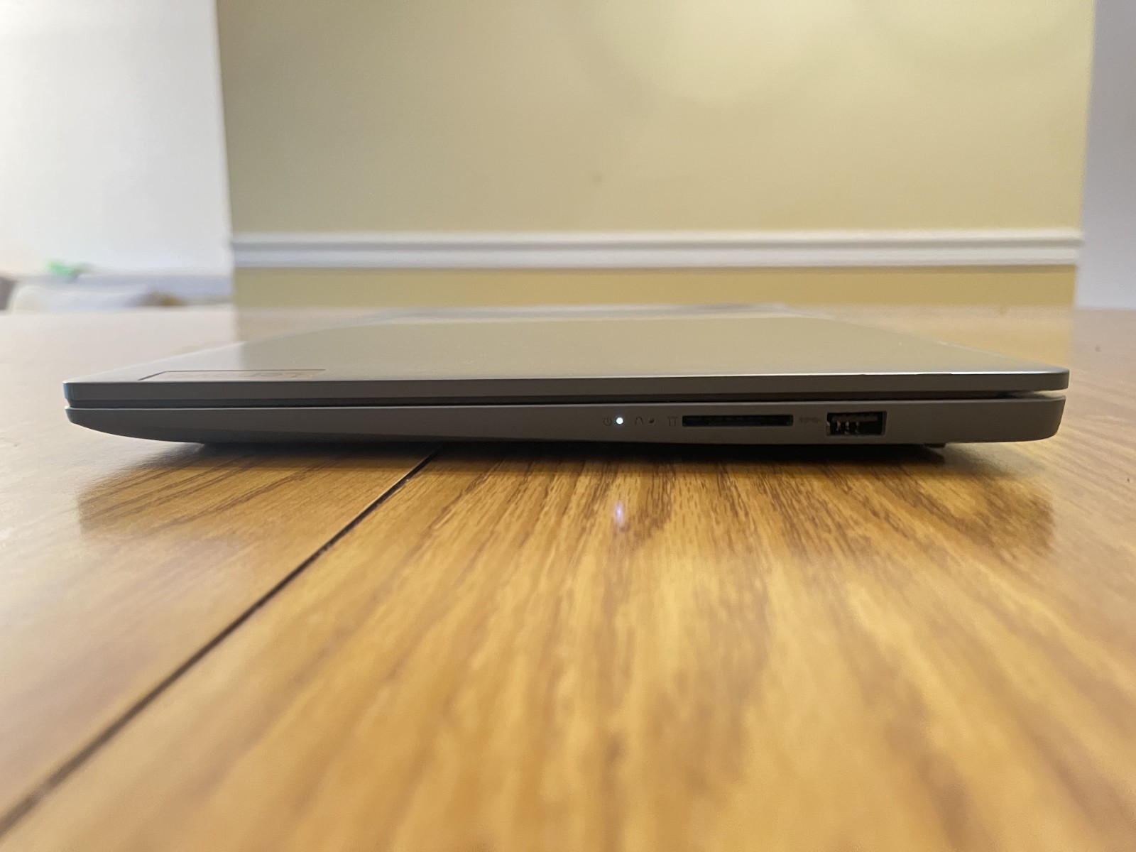 Lenovo IdeaPad Slim 3 15.6″ AMD Ryzen 7 5825U 2025 16GB RAM 512GB SSD Arcti Grey