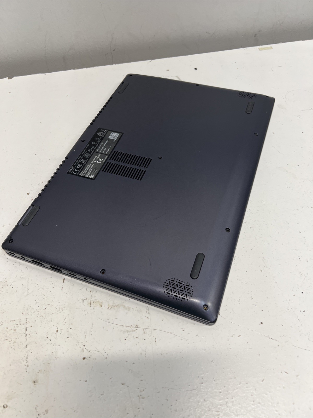 ASUS 2x i5-1135G7 | 1x i5-4200U | 1x i5-7200U | 1x R3-3200U | 1x Pen 4415U