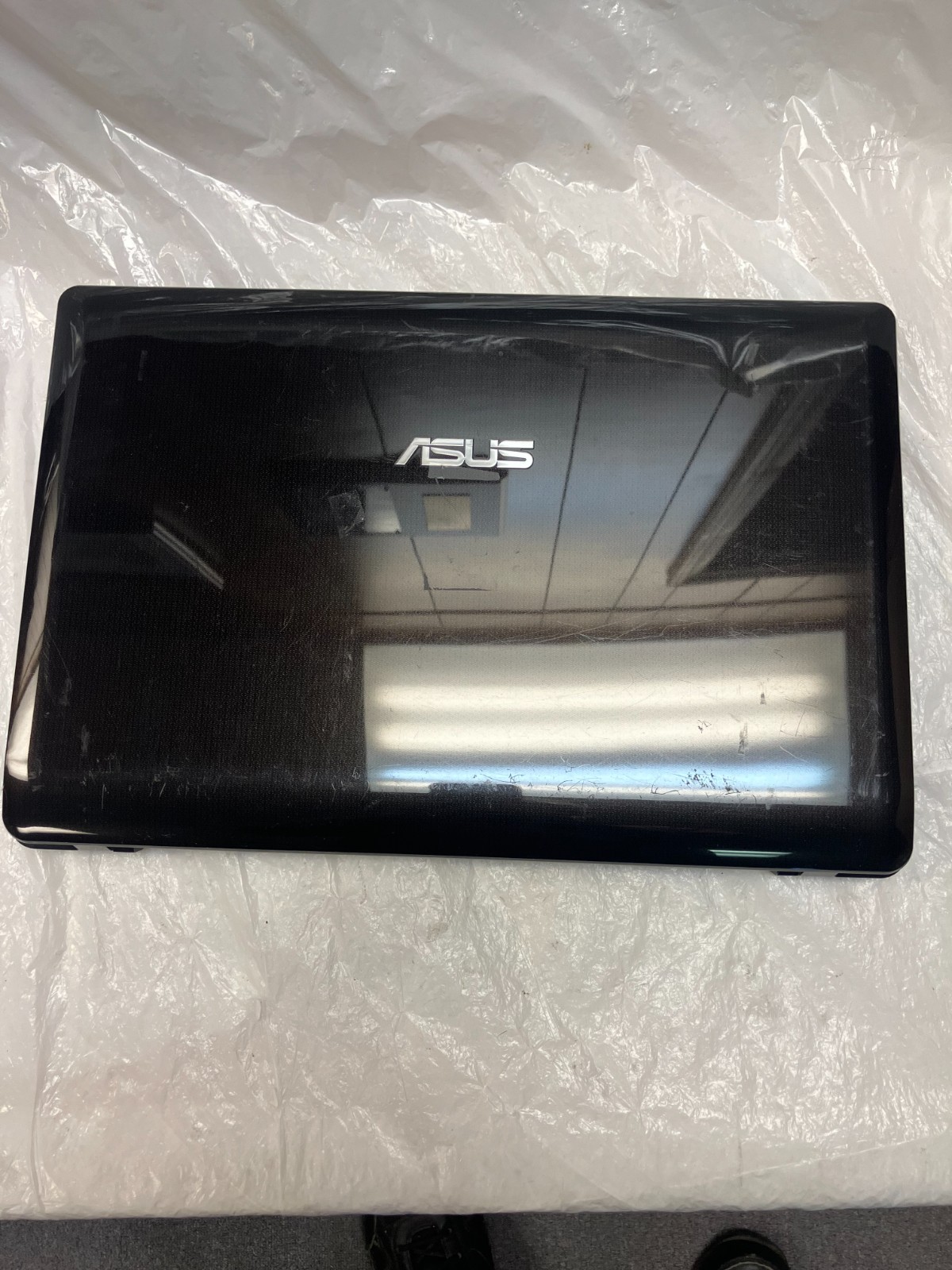 Asus K52F Intel Core i3-M370 2.40GHz No RAM 15.6″ No Battery No HDD FOR PARTS