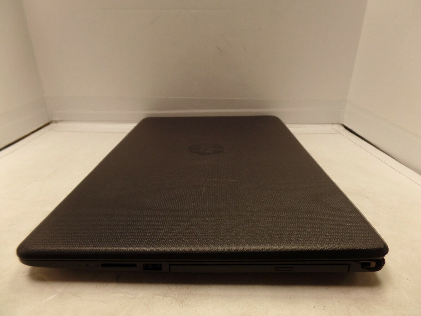 17″ HP 17-AK061NR 3.0GHz AMD A9-9420 8GB 1TB WIN 10 **COSMETIC DAMAGE**