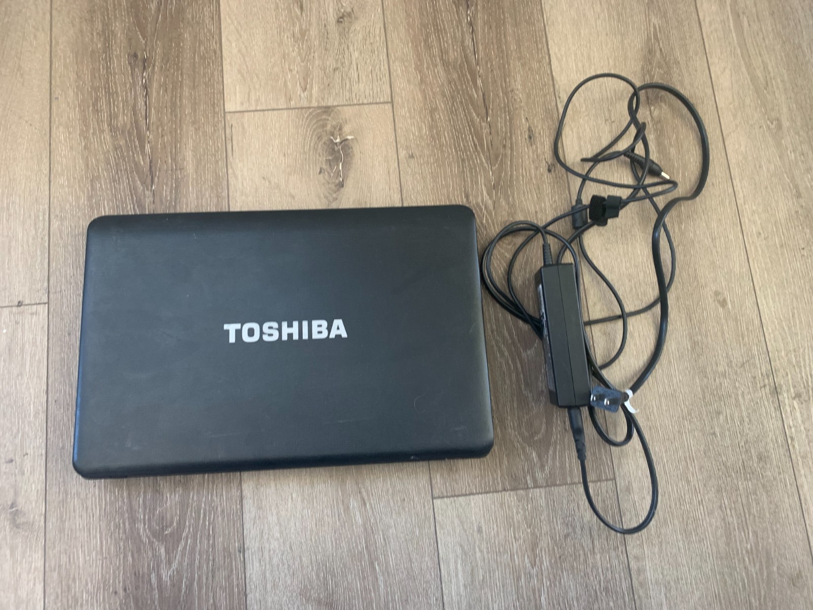 Toshiba Satellite C655-S5049 15.6″ Intel Celeron 900 2.20GHz 2GB RAM 250GB Win 7