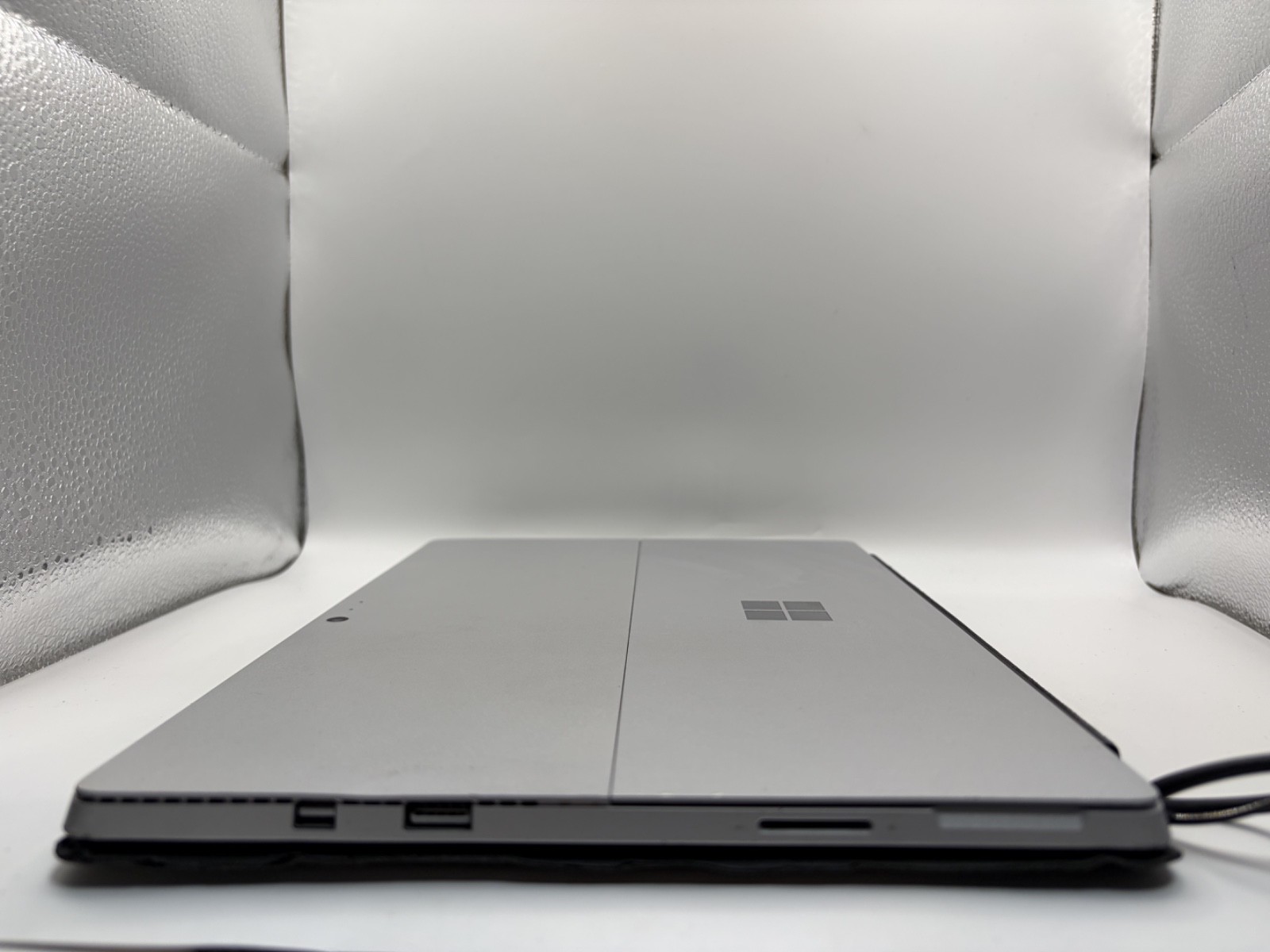 Microsoft Surface Pro 4 i7 – 8GB RAM 256GB SSD – Windows 11