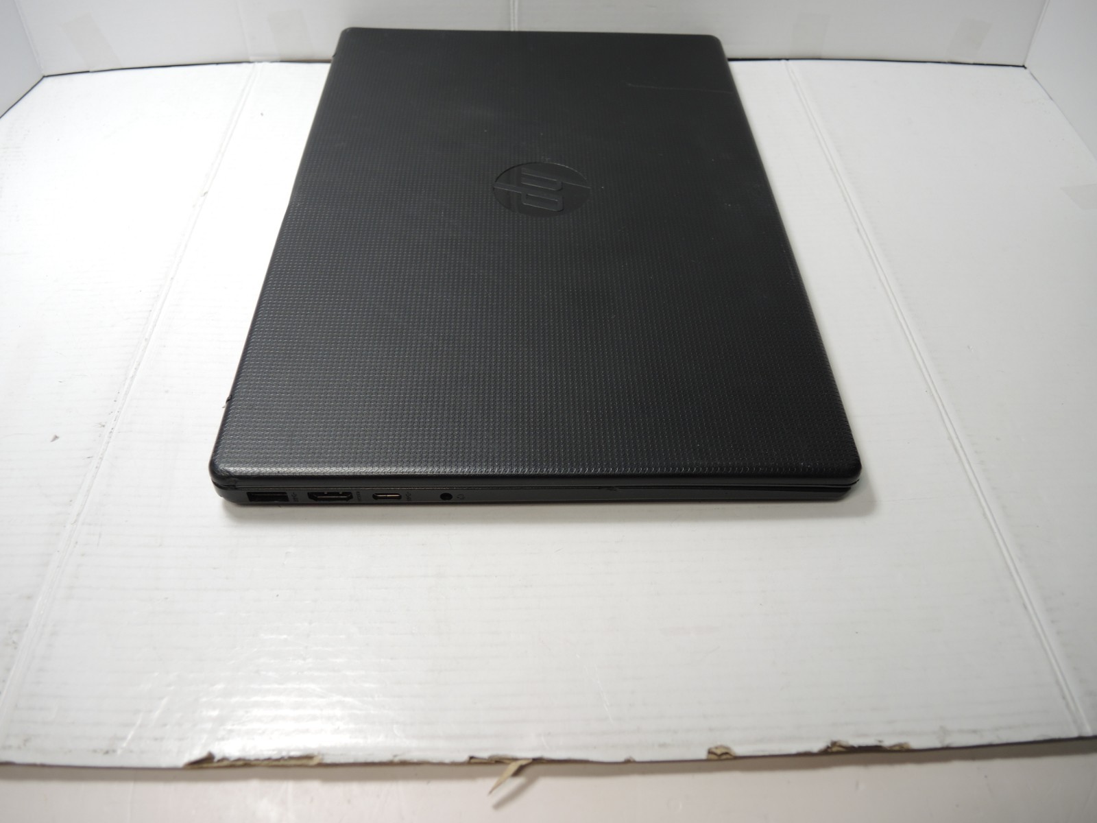 HP Laptop 14z-em000 Laptop (Parts Only) – Dead Board, Cracked Screen, No RAM/SSD