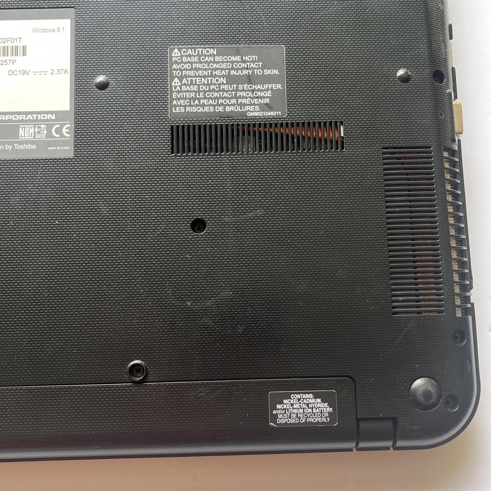 TOSHIBA SATELLITE C55D B5102 Includes Power Supply. Powers On.