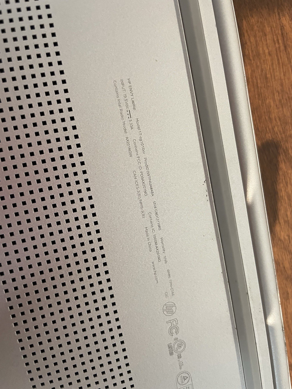 HP envy 17-cg1010nr- 105644-1 JE
