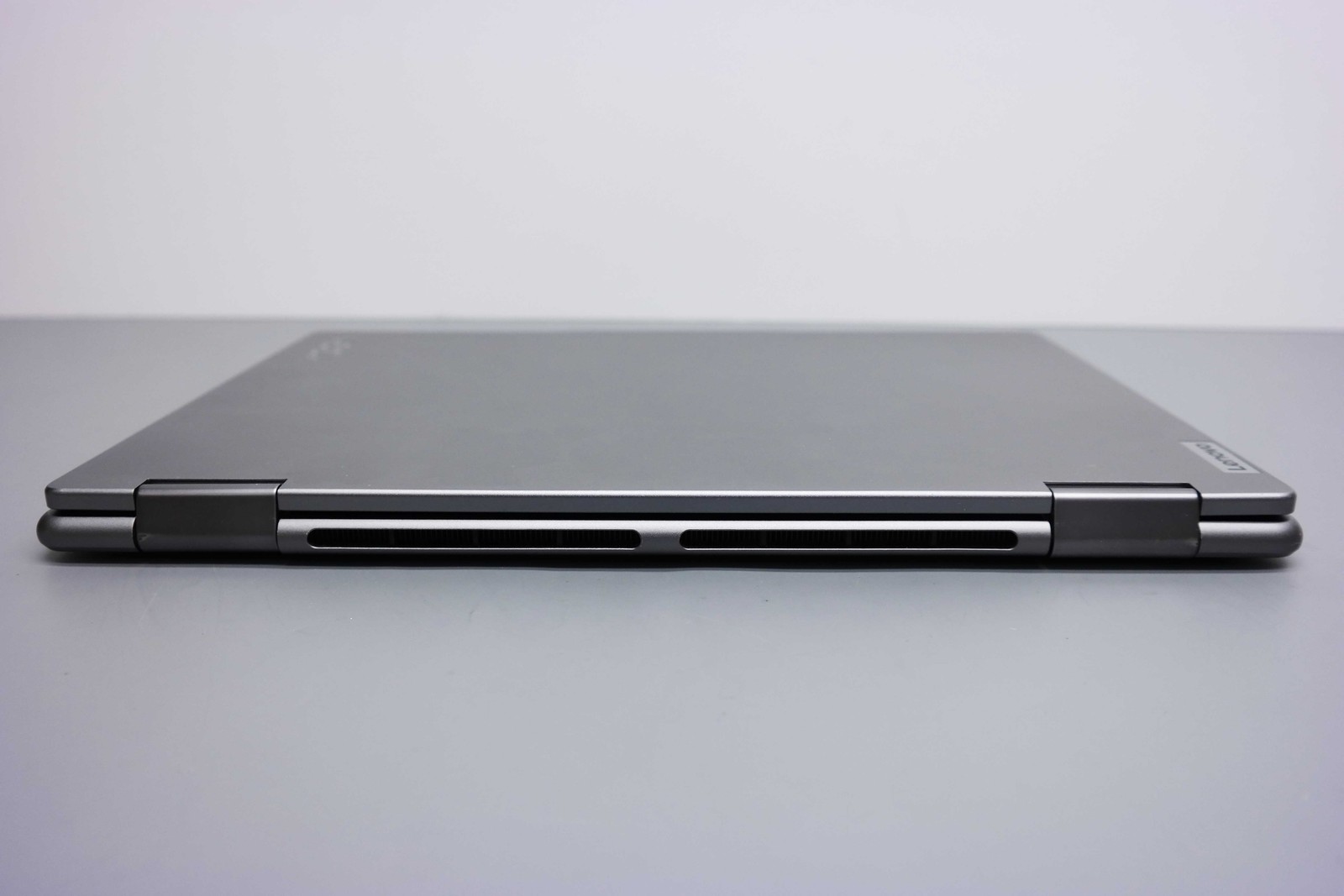 Lenovo Yoga 7 2-in-1 16″ Ryzen 7 8840HS 16GB 1TB Arctic Grey ISSUE