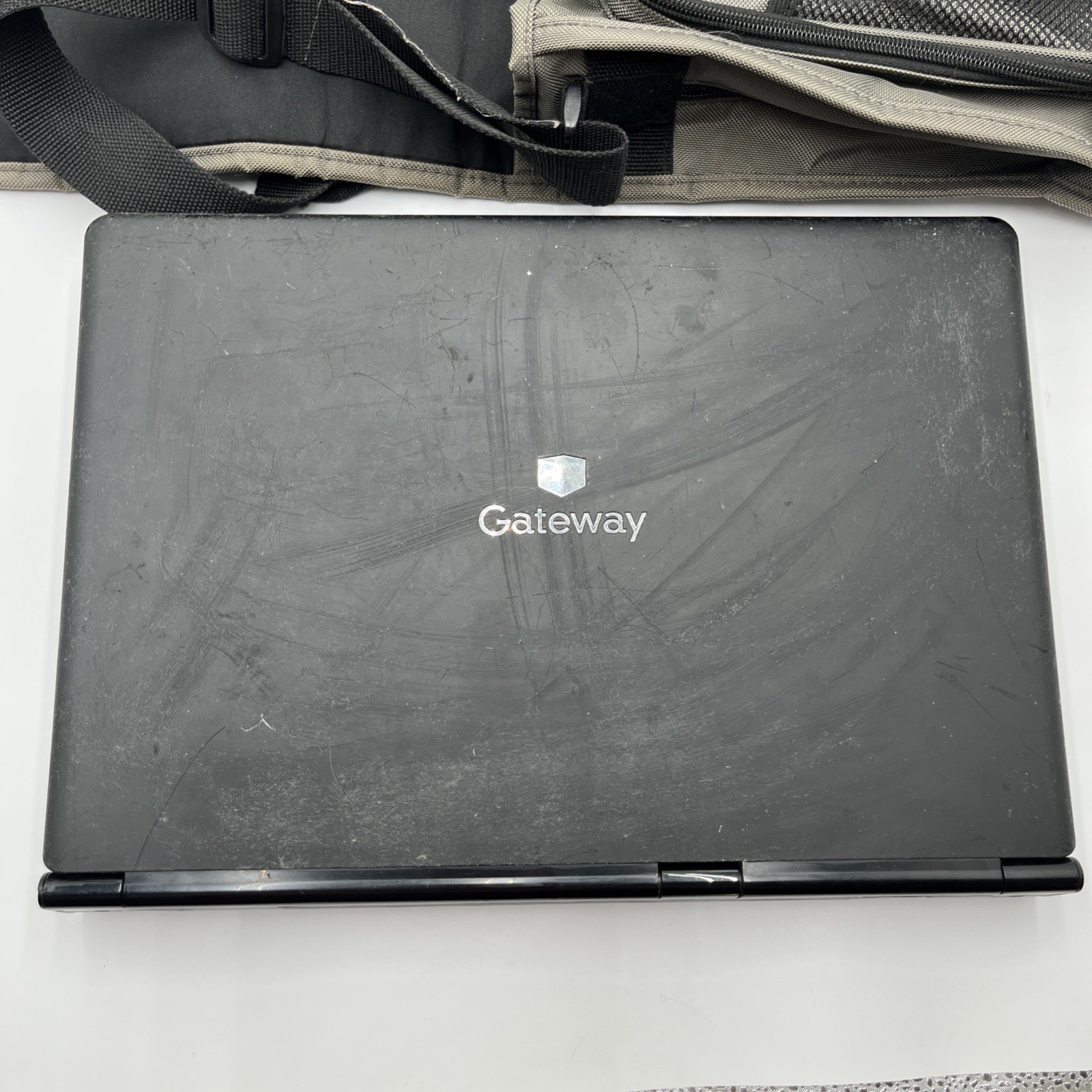 Laptop Gateway SA1 M Series DVD-RW With Solo Laptop Case *FOR PARTS READ*