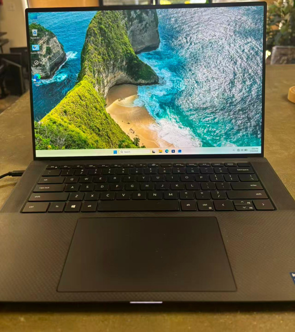 Dell Precision 5560 Xeon W-11955M 16GB 256GB SSD RTX A2000 Win 11 Pro N4