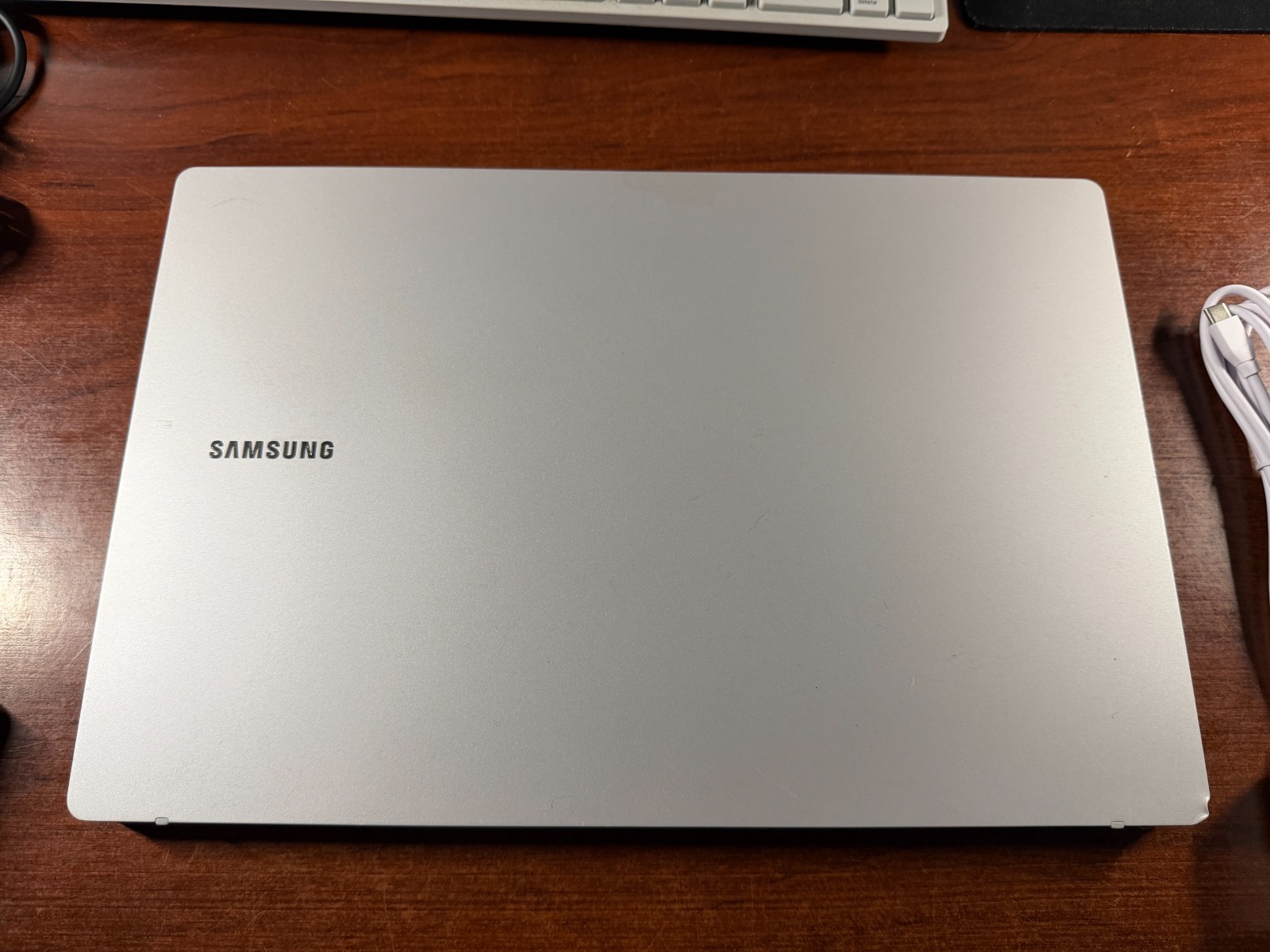 Samsung Galaxy Book2 15.6″ i5-1235U 8GB RAM 256GB SSD Silver Win11 – Excellent