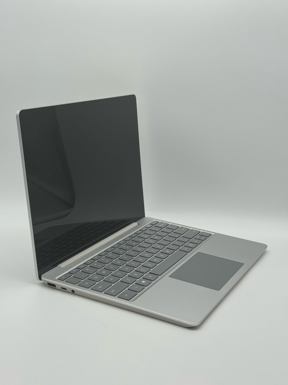 Microsoft Surface Laptop Go – 12.4″, i5-1035G1, 8GB, 128GB SSD – Platinum