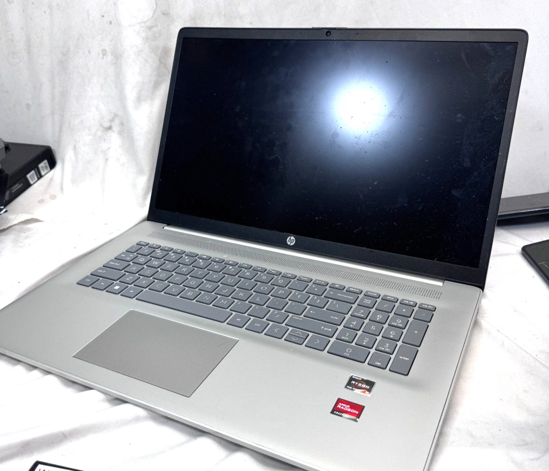 HP Laptop 17-CP2099NR 17″ Ryzen 5 7520U 2.8GHz 16GB RAM 512GB SSD