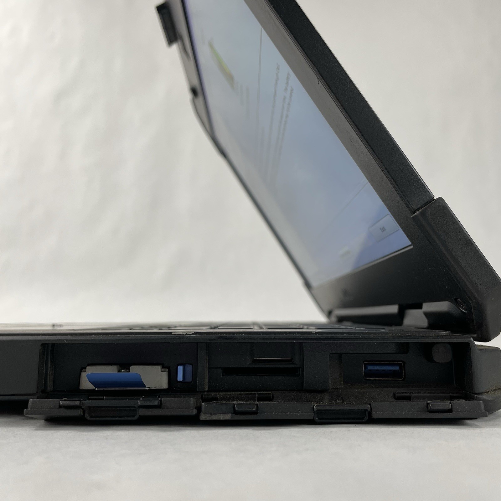 Dell Latitude 5420 Rugged 14″ i3-7130U 2.70 GHz 8 GB RAM No HDD No OS