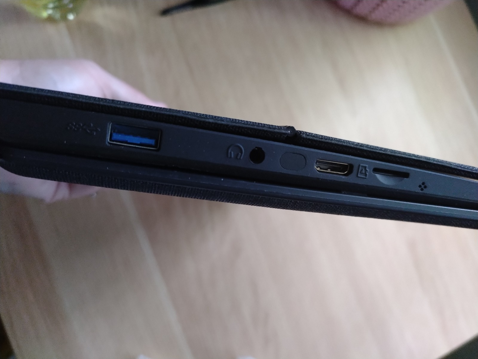 Onn Surf 10.1 2-in-1 detachable laptop
