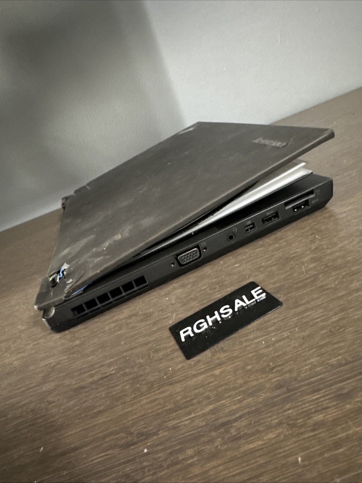 Lenovo Thinkpad UNKNOWN MODEL Severe bezel damage UNTESTED AS IS FOR PARTS