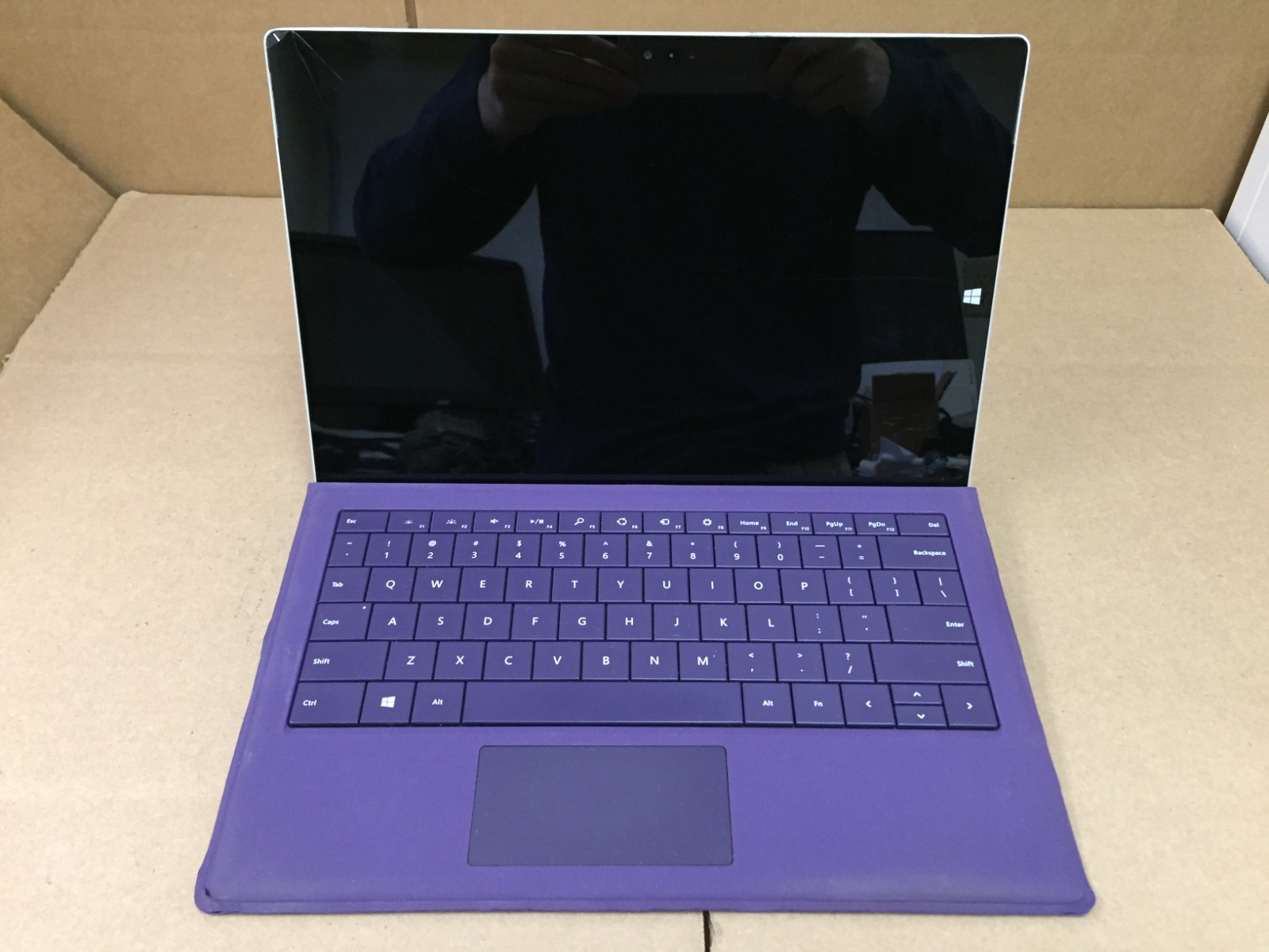Microsoft Surface Pro 3 12″ i5-4300U 8GB RAM 256GB SSD w/KB No AC -Cracked
