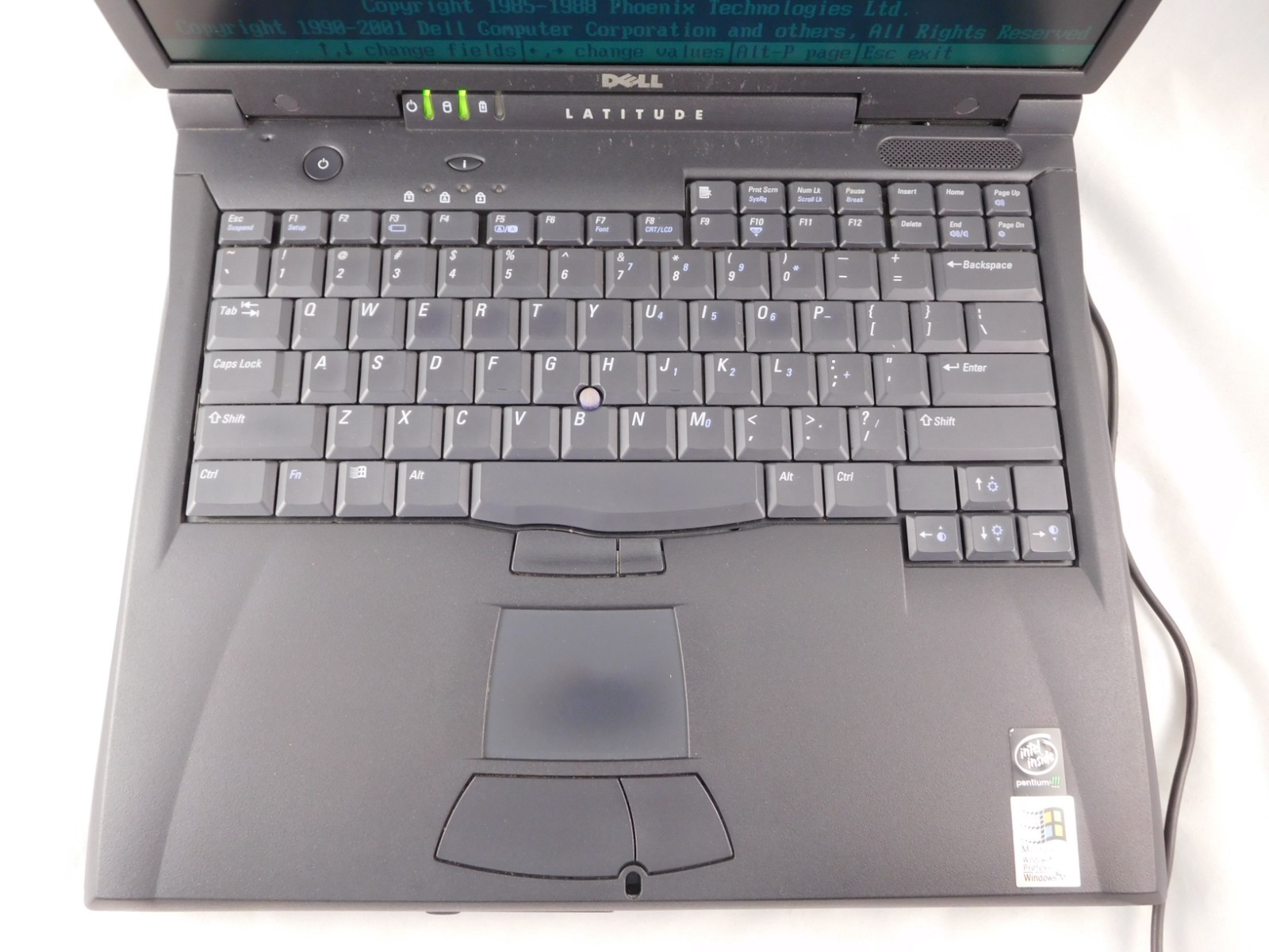 Dell Latitude C800 Pentium III 850Mhz 128MB 20GB 15″ Bad Battery No OS