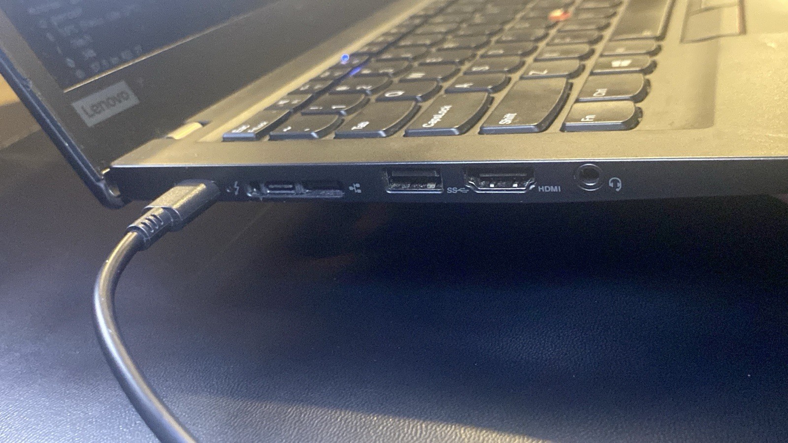 Lenovo ThinkPad T490s 14″ i5-8265U 8GB 256GB SSD Linux FHD HDMI USB-C