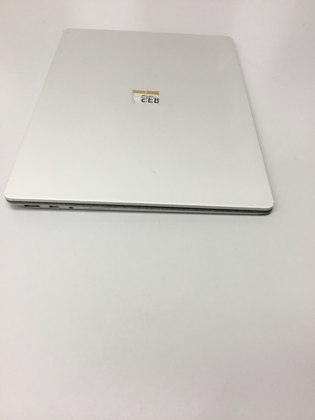 Microsoft Surface laptop13.5” 256 GB Core i5 7th Gen 2.60GHz 8GB RAM WIN 11 PRO