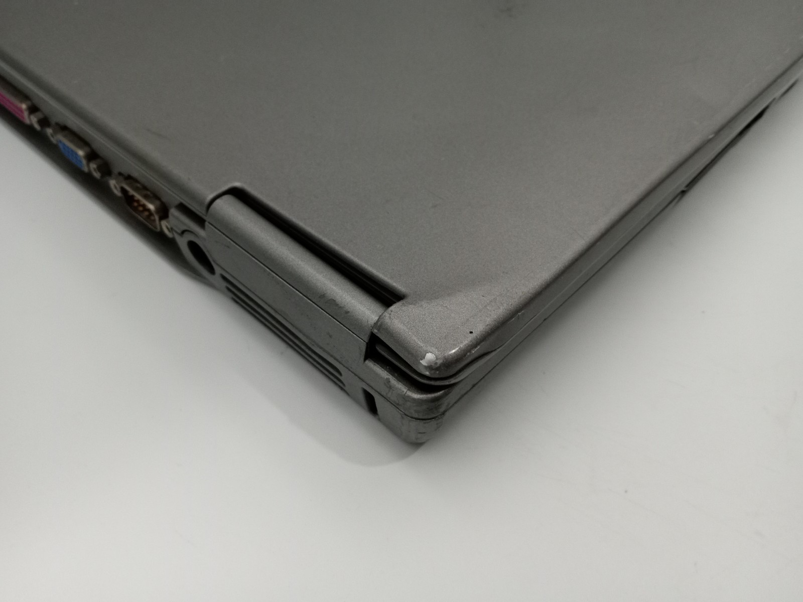 Dell Latitude D600 Laptop Intel Pentium M 1GB RAM 30GB HDD XP RS232 – READ -RR