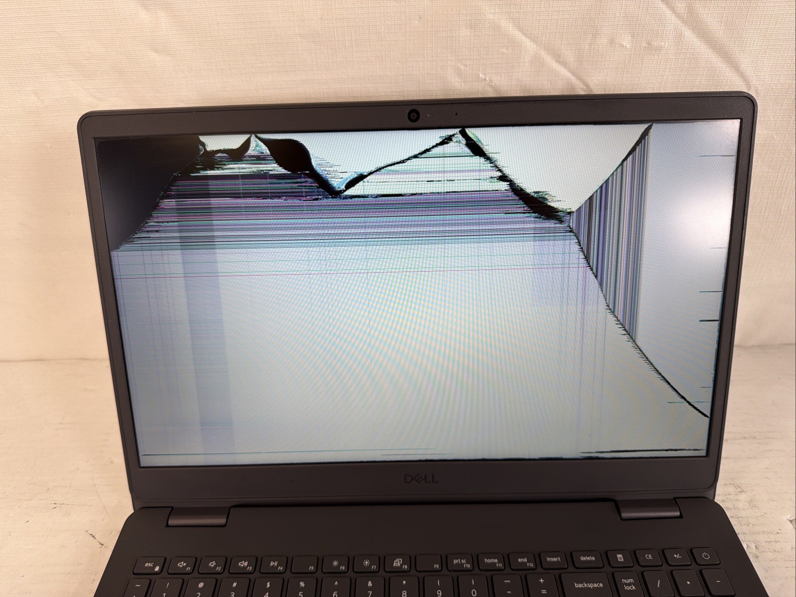Dell Inspiron 15 3000 15.6 Intel Celeron N4020 /4GBRAM/Bad Screen/Good Battery