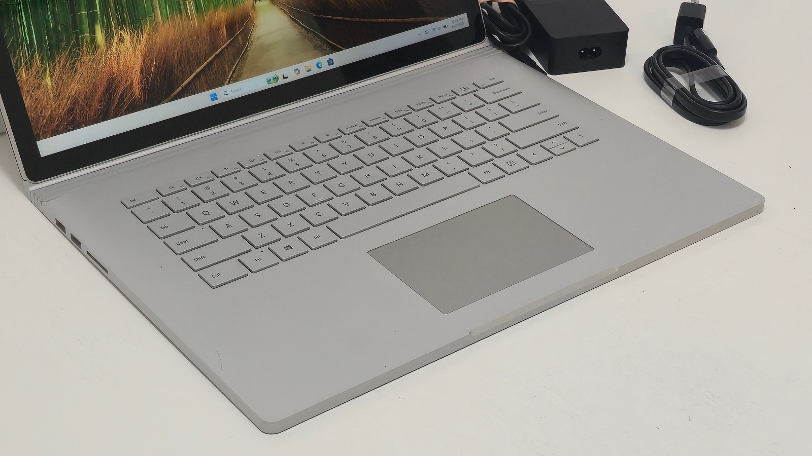 Surface Book 3 15″ (1899) i7-1065G7 32GB RAM 1TB SSD GTX 1660 GPU 6GB GDDR6