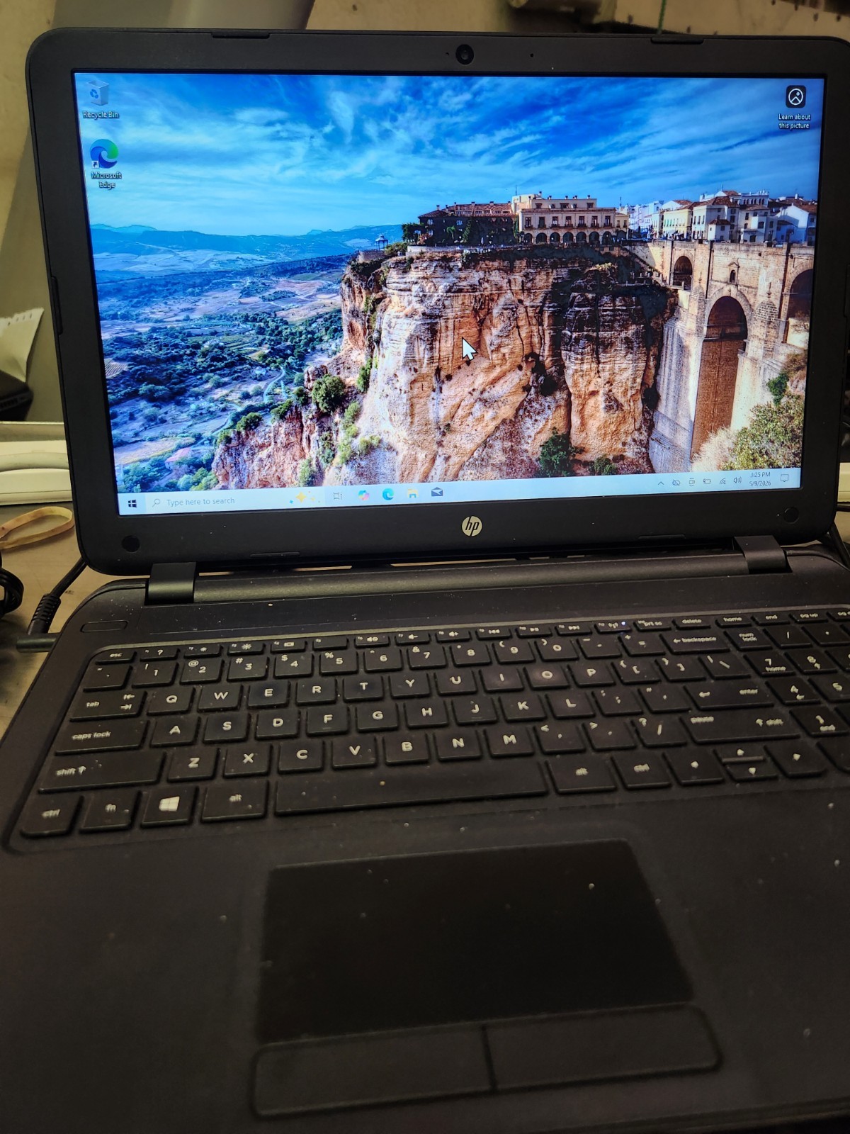 HP 15 Notebook PC AMD A8-7410 Radeon R5 2.20GHz 4GB RAM 500GB HDD Win 10/AC Pwr