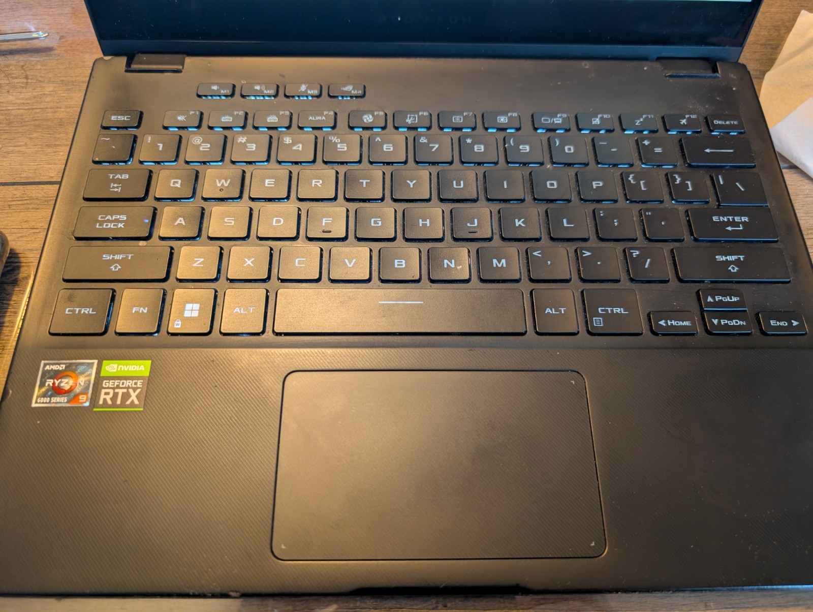 ASUS ROG Flow X13 13.4” READ DESC (1TB SSD, 6900HS, 16GB DDR5, RTX 3050 Ti)