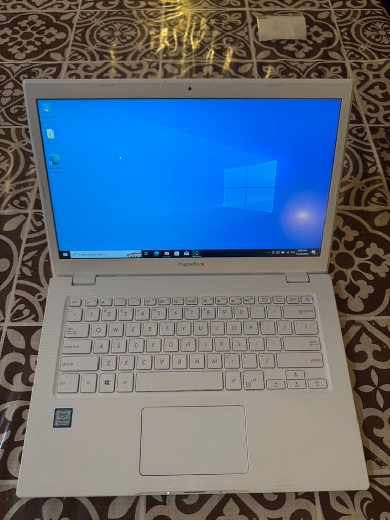 ASUS VivoBook MJ401TA m3-8100Y 4GB 120GB SSD Win10 w/ Charger