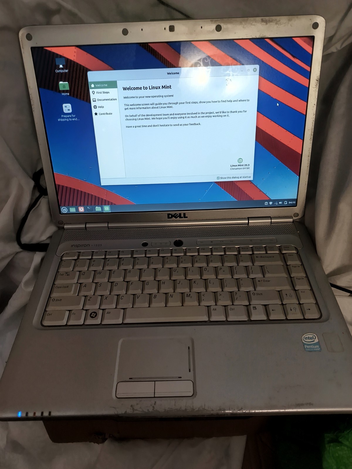 WORKING Dell Inspiron 1525 Laptop @ 2.2GHz, 4GB RAM, 250GB HDD DVD LINUX charger