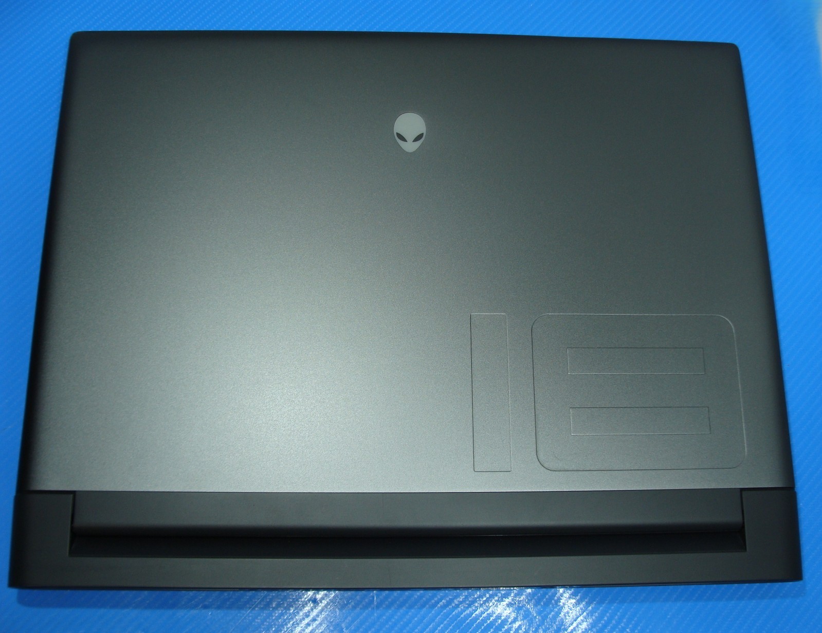 Alienware m18 R1 AMD 18″ FHD+ 480hz AMD Ryzen 9 7945HX 32GB 1TB RX 7900M 16GB