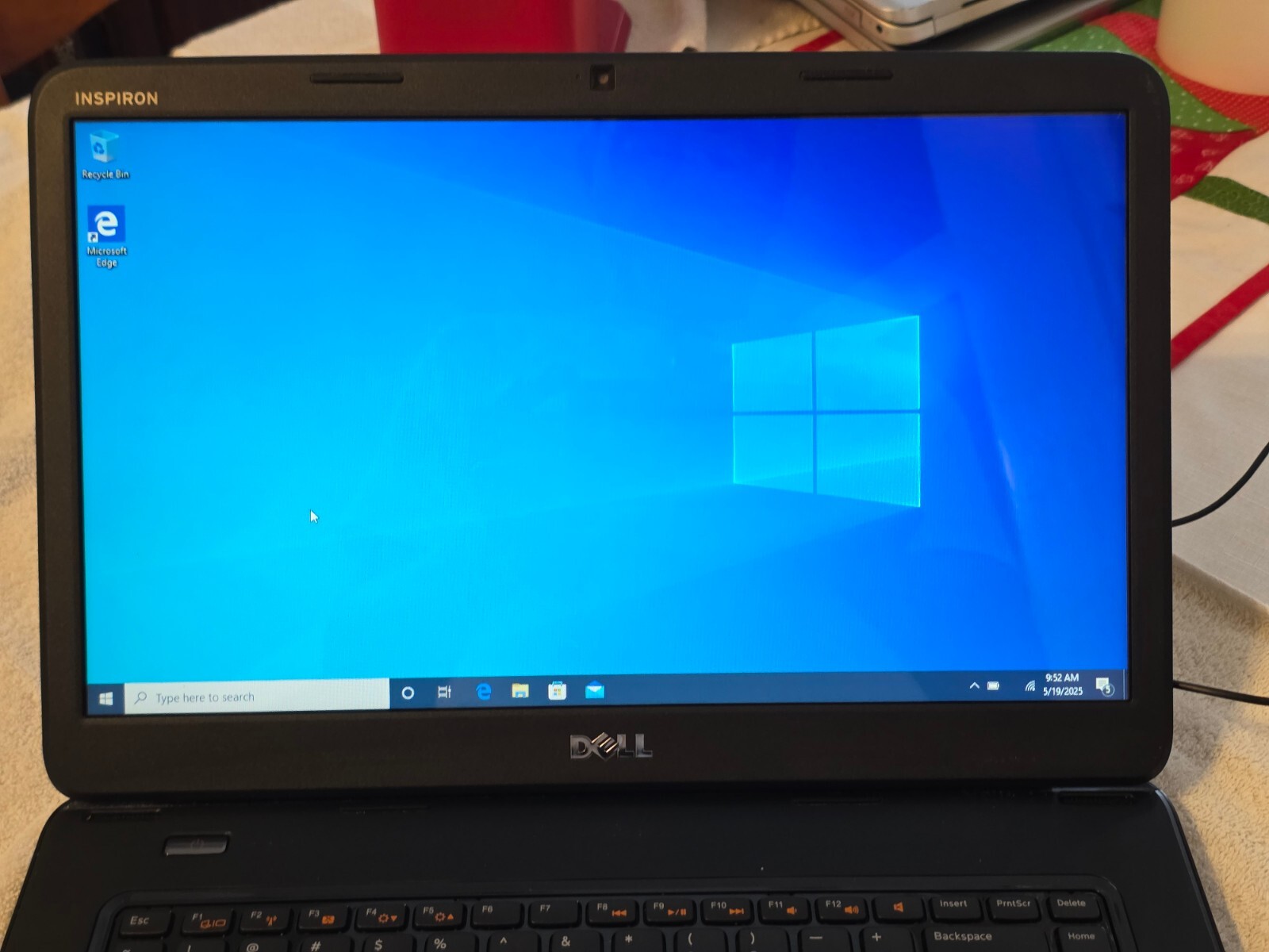 Dell Inspiron M5040 Win 10, AMD E-450, 4GB RAM, 500 GB SATA, DVD+/-RW