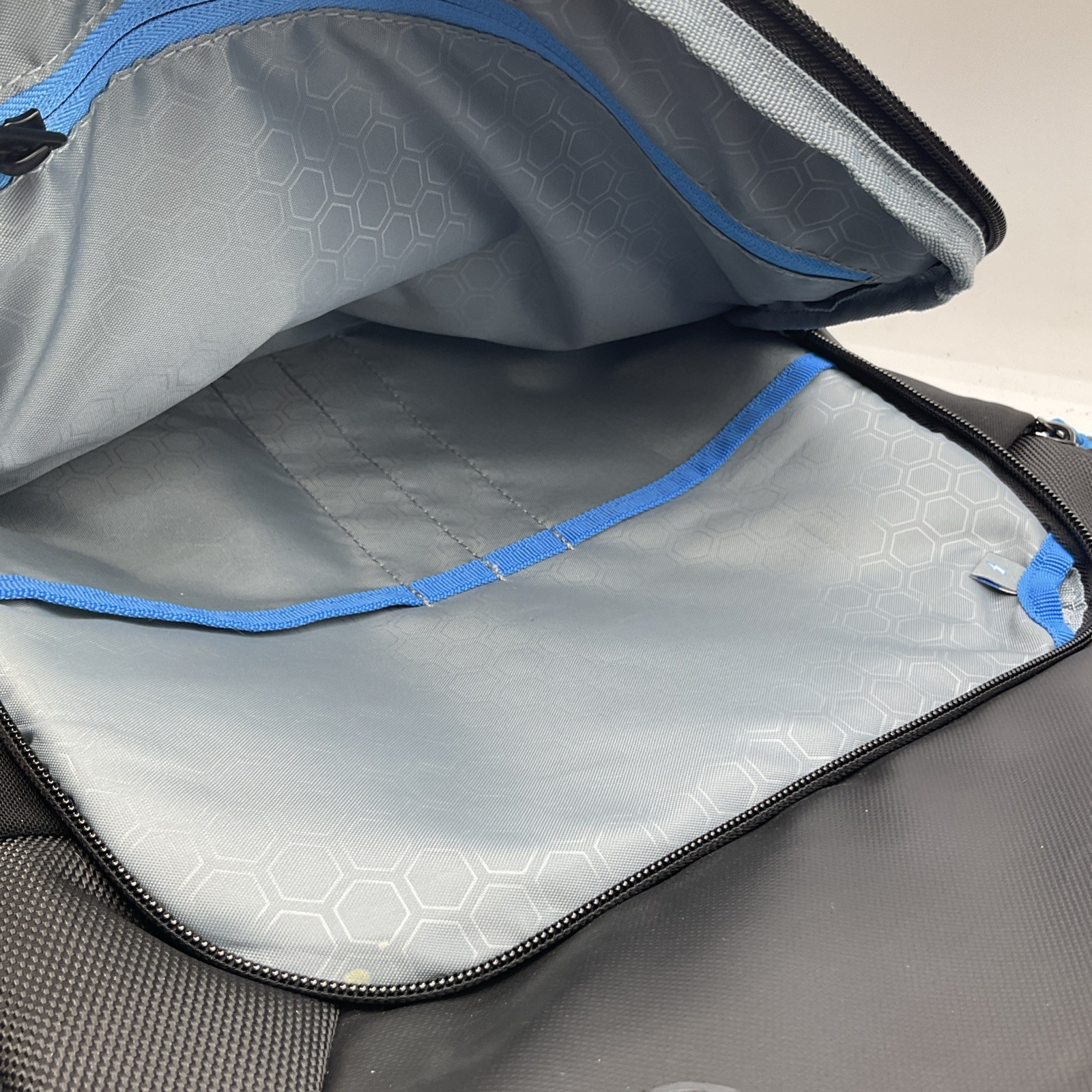 ASUS Vivobook F1502ZA-WS51 15.6″ i5-1235U 8GB RAM With Dell Backpack PO1520P