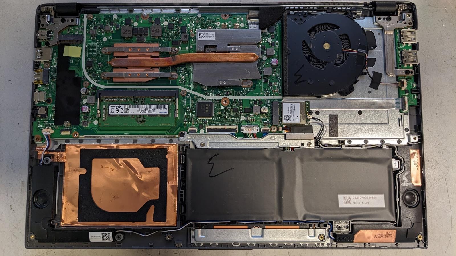 ASUS VIVOBOOK F512D RYZEN 5 3500U @ 2.10GHz, 12GB RAM, NO HDD/OS