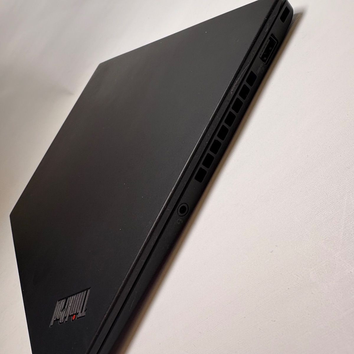 Lenovo ThinkPad X1 Carbon 5th Gen, 14″ FHD, i7-7600U, 16GB, 256GB *Pls READ*