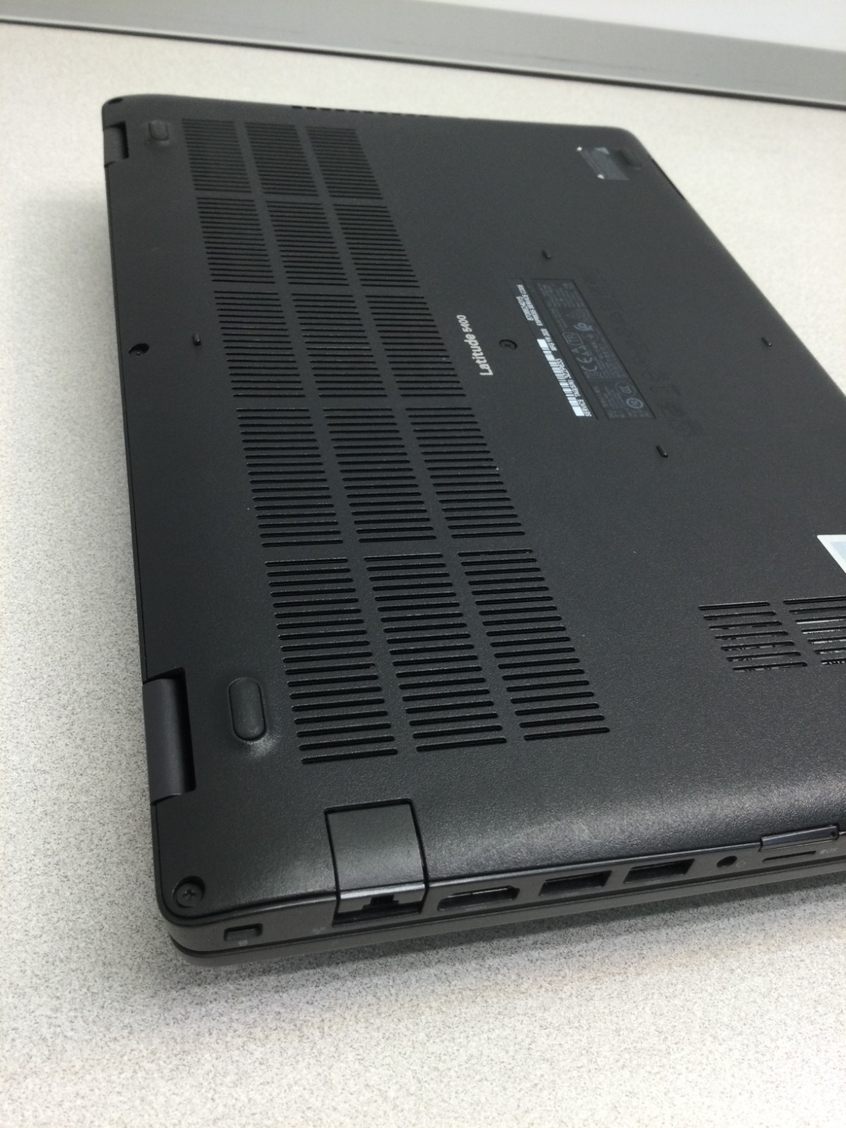 Dell Latitude 5400 14″ Core i7-8665U 1.90GHz 8GB RAM 125GB SSD win 11 pro