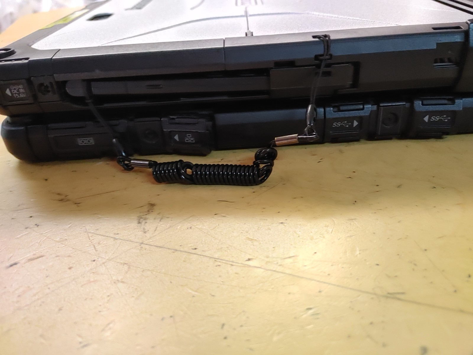 Panasonic Toughbook CF-33 Core i5-10310U@1.70GHz, 16GB RAM , 512GB SSD , NO OS
