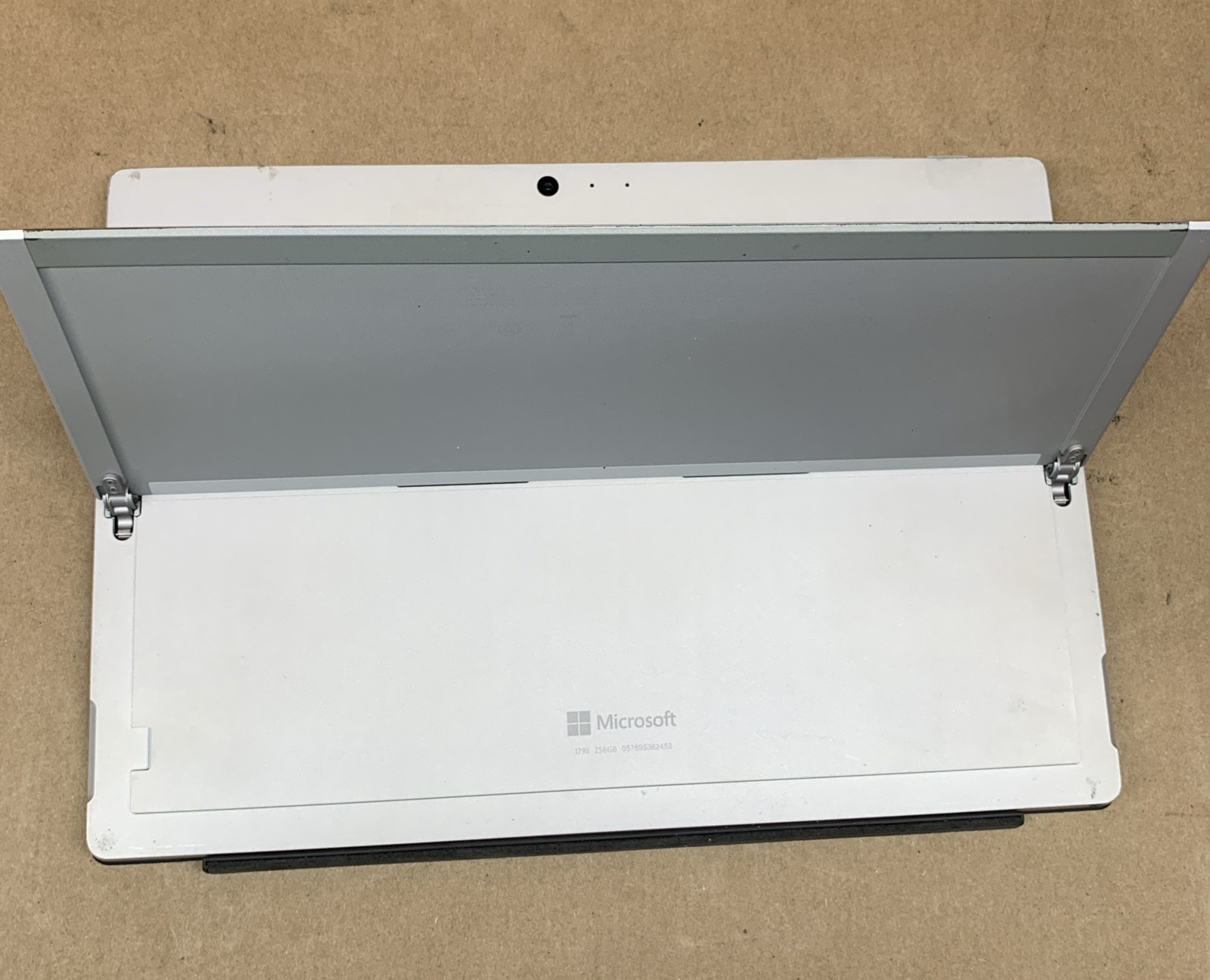Surface Pro 5th Gen 1796, Core i5-7300U @ 2.6GHz, 8GB RAM, 256GB SSD, W10P