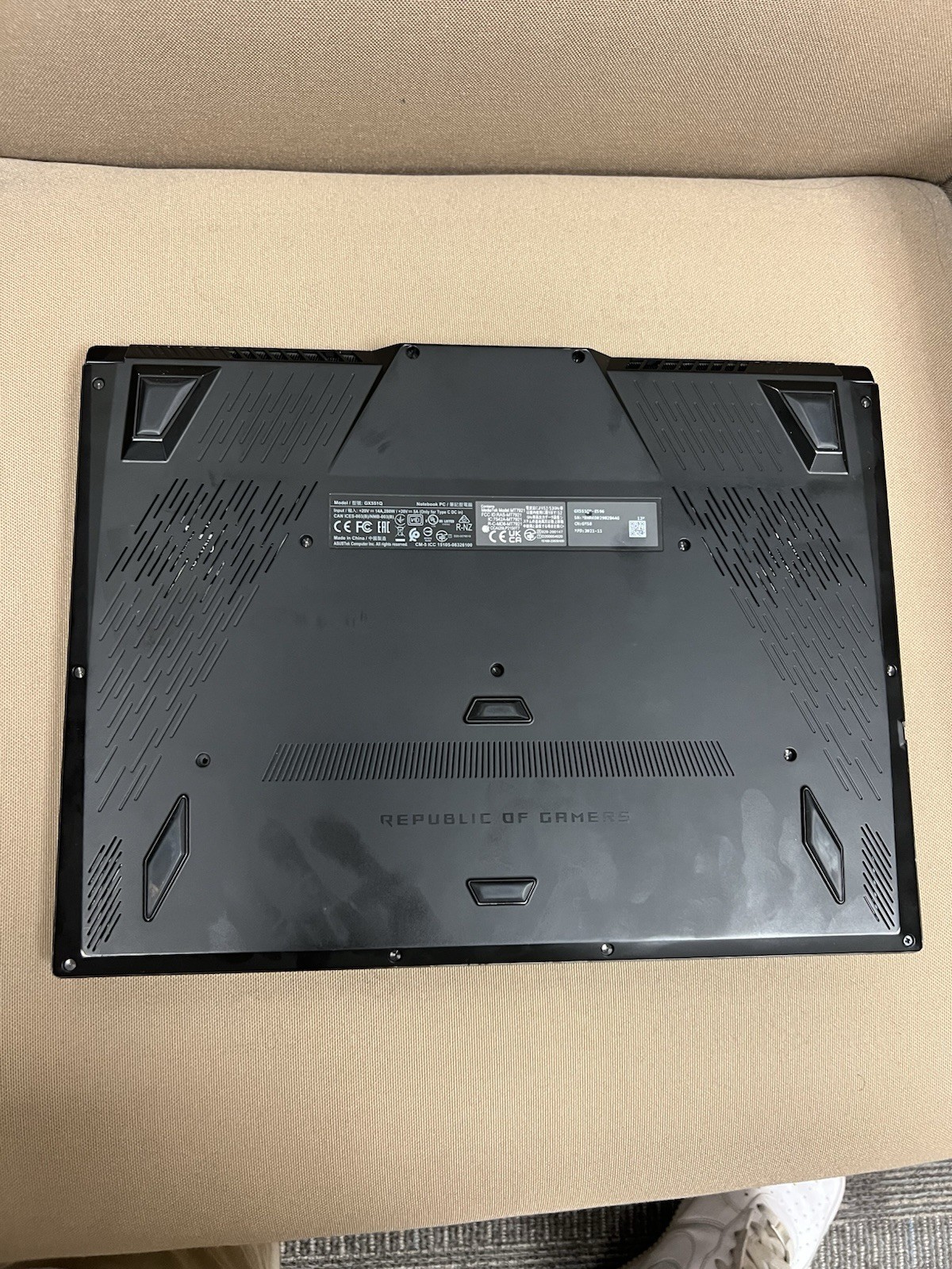 ASUS ROG Zephyrus Duo 15 SE 15.6″ (1TB SSD, AMD Ryzen 9, 4.80 GHz, 32GB) Laptop