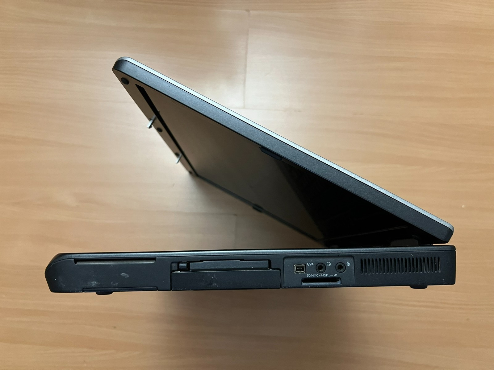DELL PRECISION M90 Laptop Intel CORE2 T7200 2GHz RAM 4GB HDD 750GB NVIDIA QUADRO