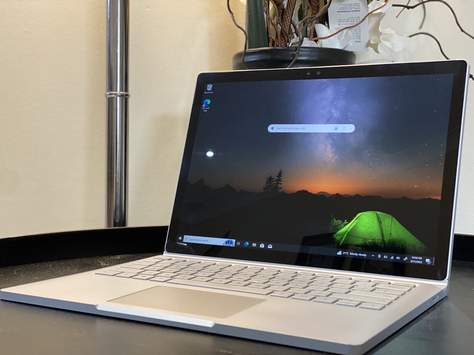 Microsoft Surface Book Tablet 13.5″| i7-6600U 2.60GHz| 8GBRAM| 256GBSSD Win10Pro