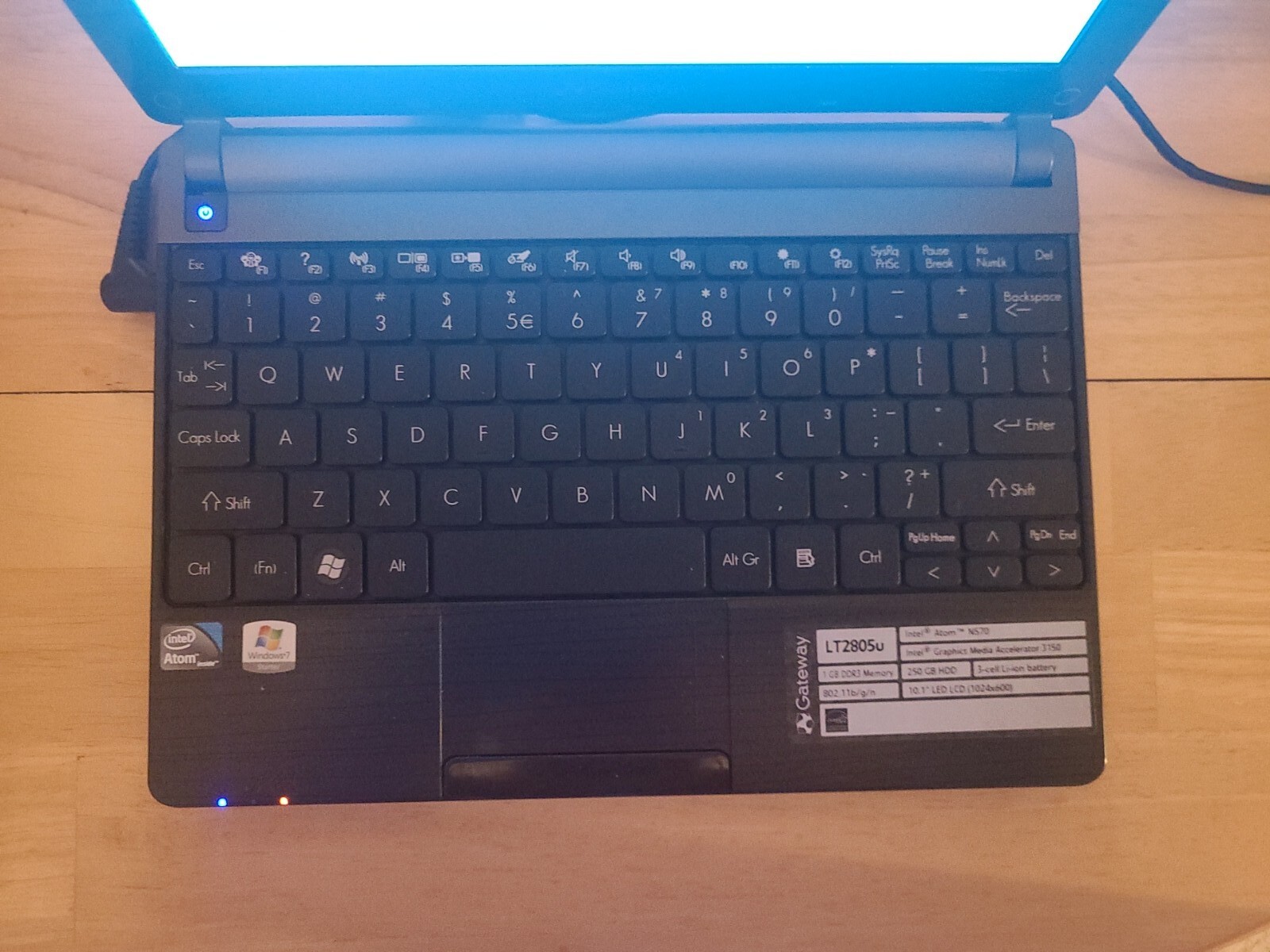 Gateway LT2805U Netbook W/Case & Charger, READ DESCRIPTION