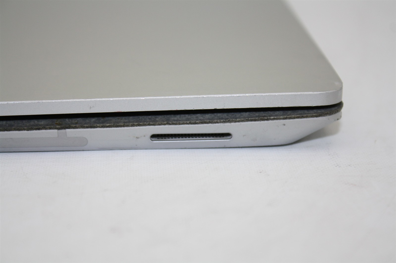 12.3″Microsoft Surface Laptop i5-7300 2.60GHz RAM 8GB NVMe 128GB/Cosmetic issue