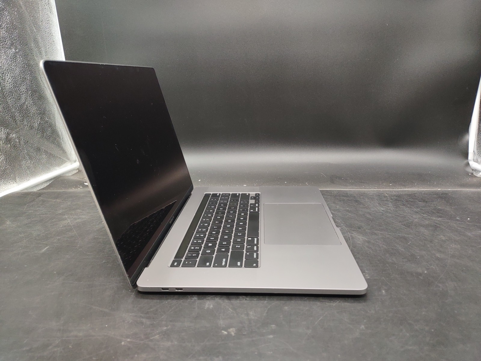 Macbook Pro 16,1 A2141 i7 9750H @ 2.60GHz 16GB RAM 500GB NVME Tahoe OS