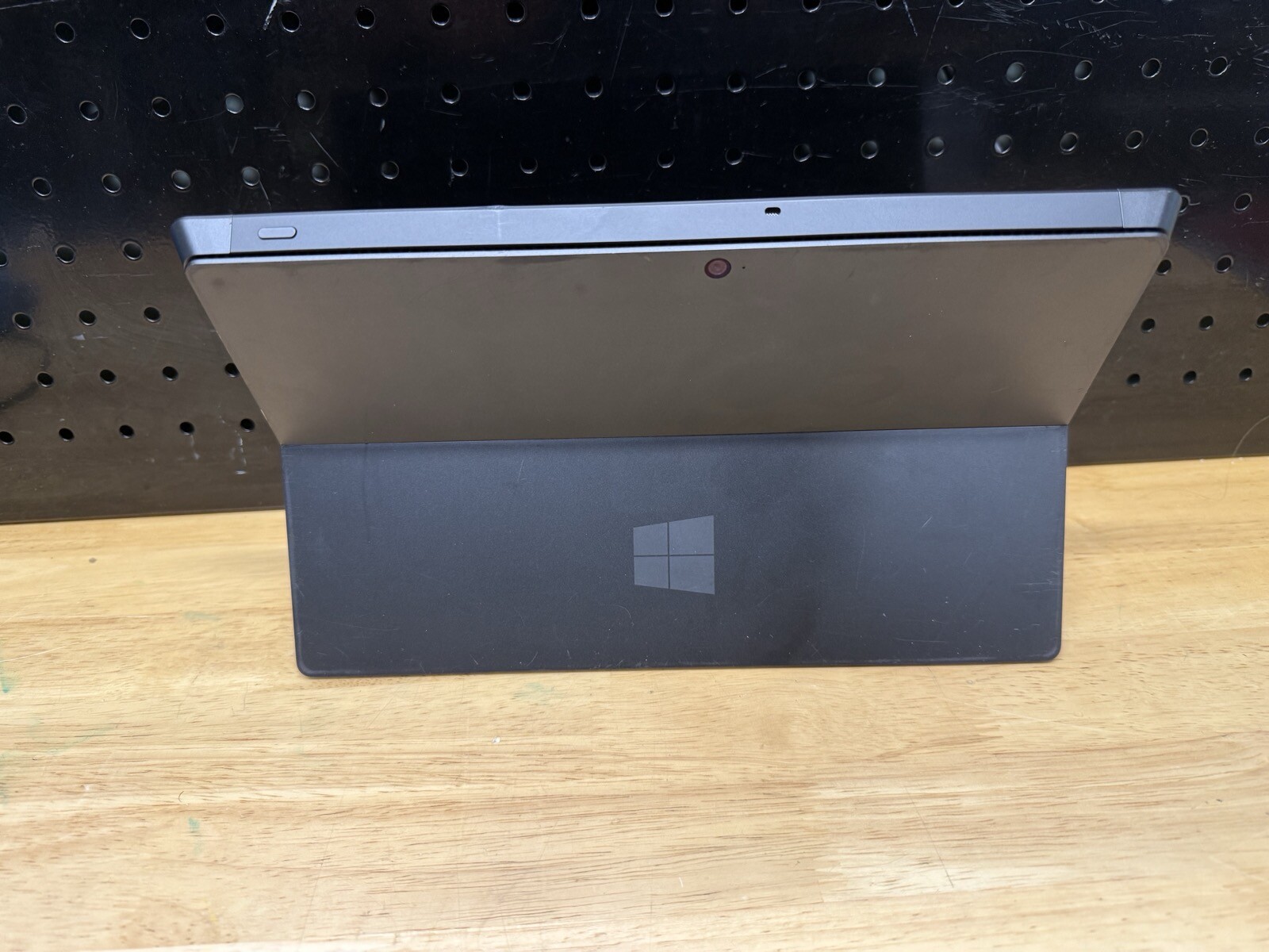 10.6″ Surface Pro Intel i5-3317U @ 1.7GHz / 4GB RAM / 64GB SSD / Bad Battery