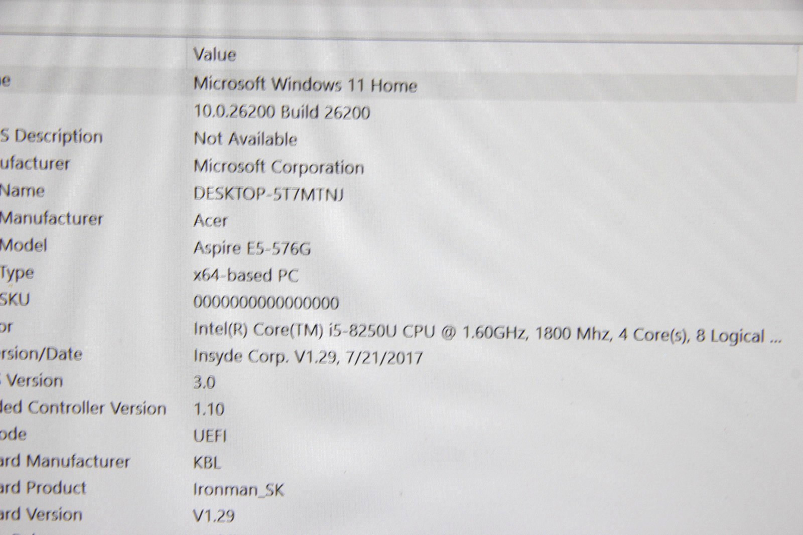 Acer Aspire E5-576G 15.6″ Laptop i5-8250U 8 GB RAM 256 GB SSD Win 11 No Charger