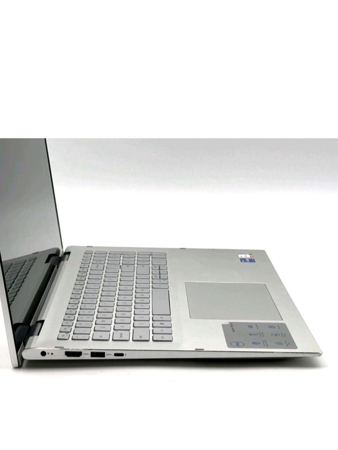 Dell Inspiron 7706 – 17″ – i7-1165G7 – 8GB RAM – 256GB SSD